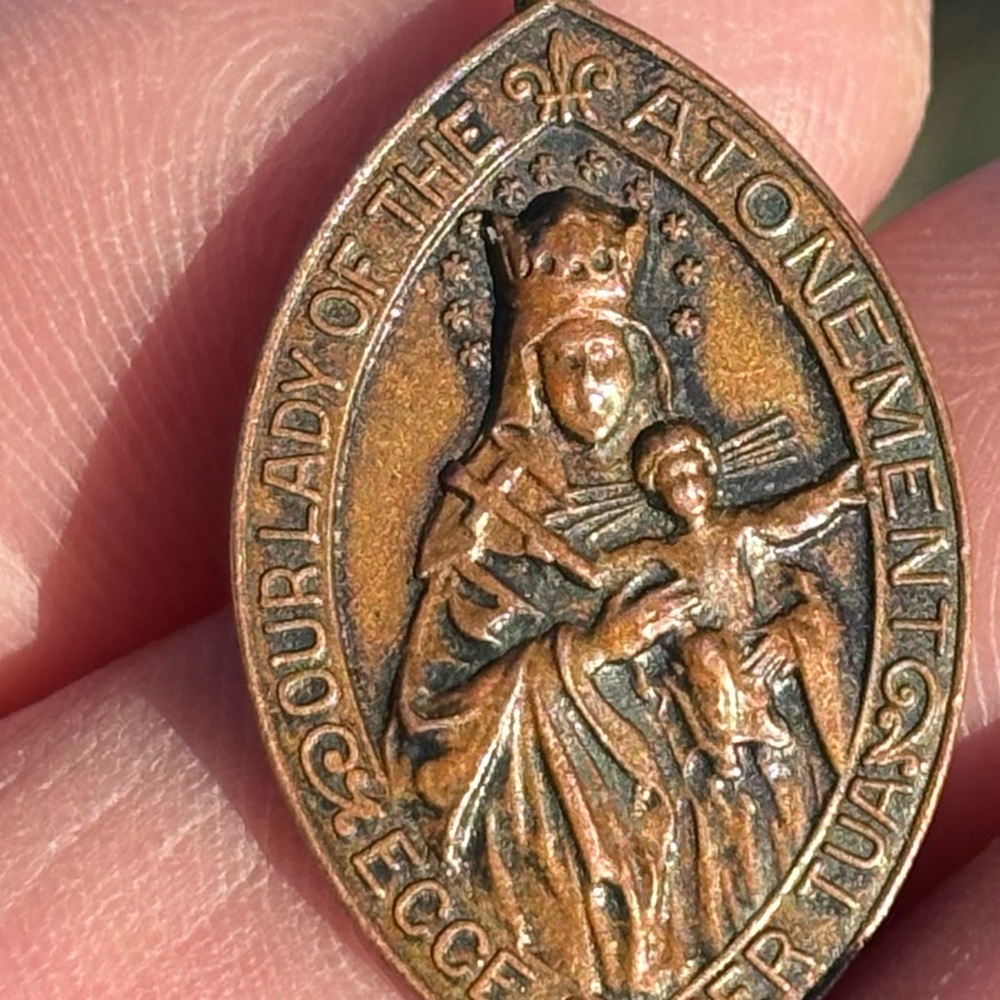 Antique 1901 Our Lady of Atonement Rosary League Medal - Picture 4 of 7